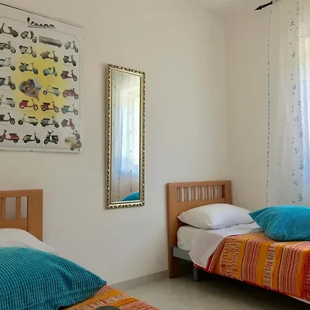 Borgonovo Penthouse 13p Semesterbostad